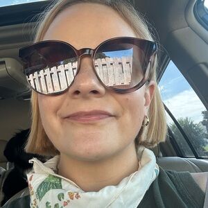 Meet your Posher, Mara